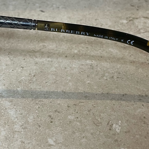 Burberry Sunglasses in Tortoiseshell - Picture 4 of 8